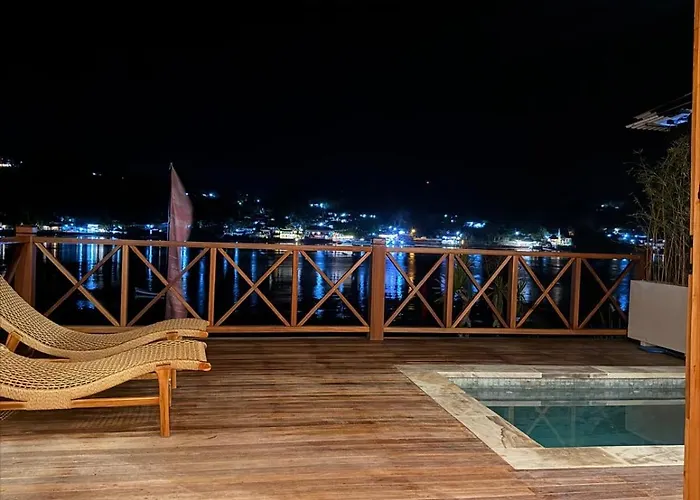 Cantik نوسا ليمبونغان